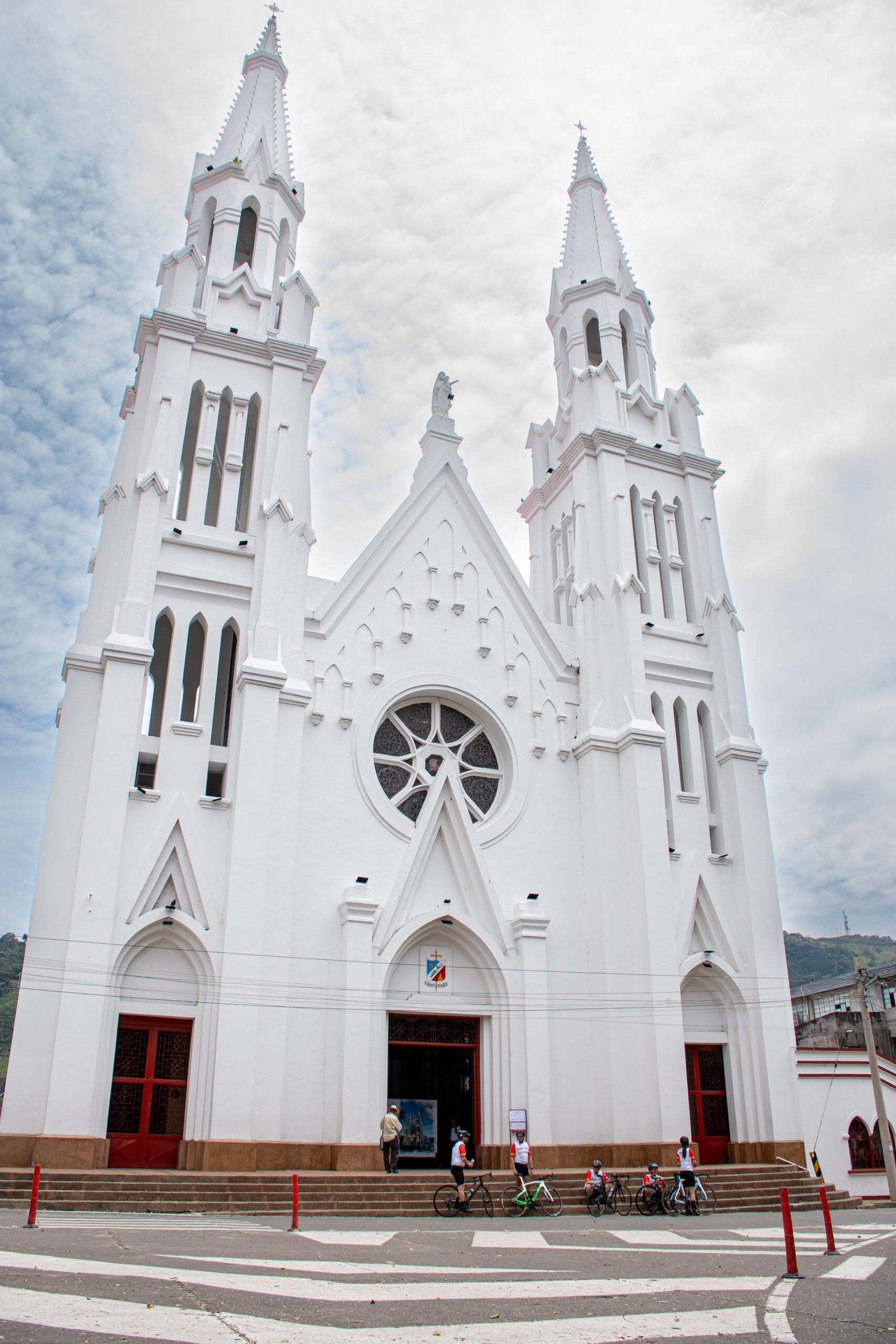 the "City of Open Doors" with a dedicated guide: the towering Catedral Basílica de Manizales