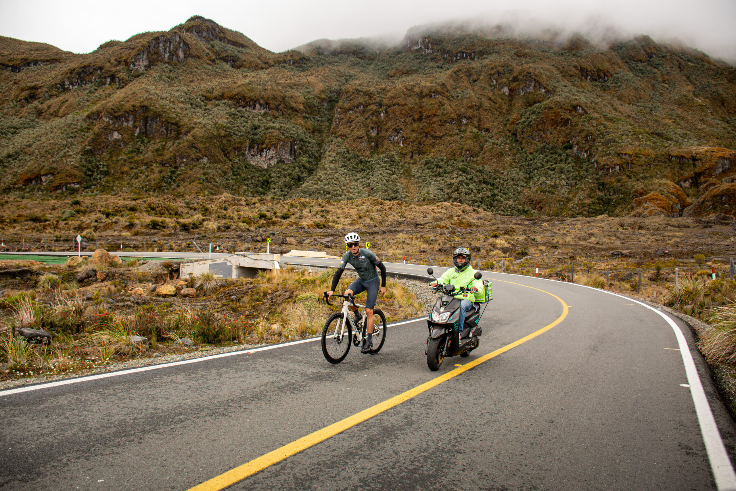 Route to Alto de Letras, Colombia. Colombian cyclists fully supported by Beyond The Ride. By @FotografoAltodeLetras